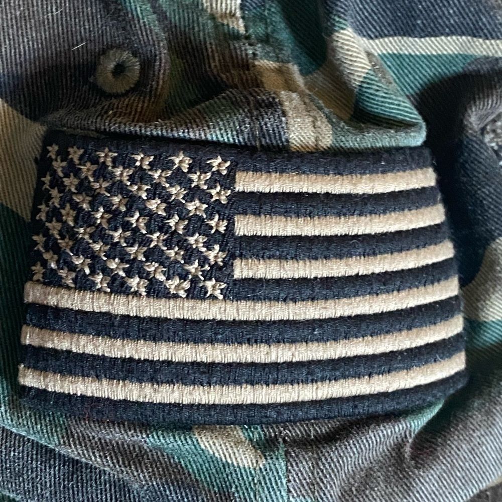 Women’s camouflaged distressed American patriotic hat - Picture 2 of 5